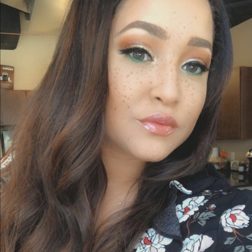 Meet your Posher, Julissa